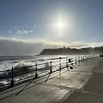 Halcyon Days - Part Of The The Bay Village With Pool, Gym And Direct Access, Pub, Restaurant, Tennis And Meadows Walks *