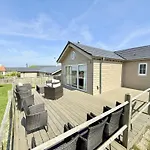 Halcyon Days - Part Of The The Bay Village With Pool, Gym And Direct Access, Pub, Restaurant, Tennis And Meadows Walks Prázdninový dům