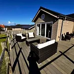 Halcyon Days - Part Of The The Bay Village With Pool, Gym And Direct Access, Pub, Restaurant, Tennis And Meadows Walks * Filey