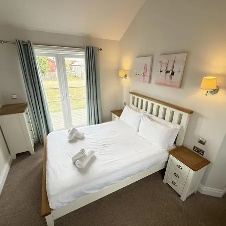 Vakantiehuis Halcyon Days - Part Of The The Bay Village With Pool, Gym And Direct Access, Pub, Restaurant, Tennis And Meadows Walks Filey