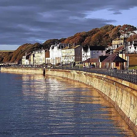 Halcyon Days - Part Of The The Bay Village With Pool, Gym And Direct Access, Pub, Restaurant, Tennis And Meadows Walks * Filey