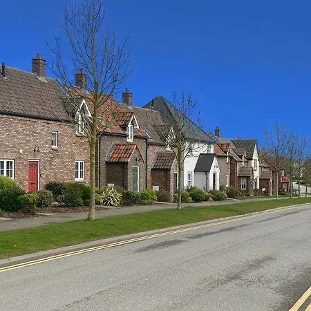 Halcyon Days - Part Of The The Bay Village With Pool, Gym And Direct Access, Pub, Restaurant, Tennis And Meadows Walks