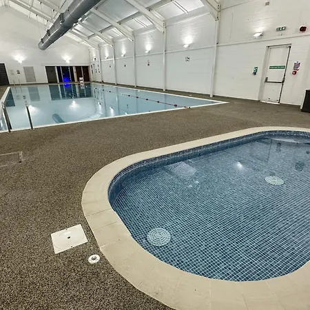 Halcyon Days - Part Of The The Bay Village With Pool, Gym And Direct Access, Pub, Restaurant, Tennis And Meadows Walks Casa de Férias