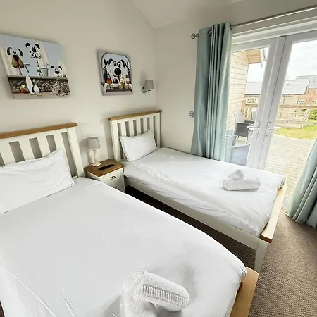 Dom wakacyjny Halcyon Days - Part Of The The Bay Village With Pool, Gym And Direct Access, Pub, Restaurant, Tennis And Meadows Walks *