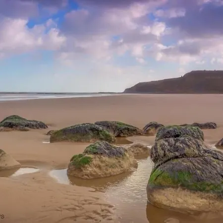 Halcyon Days - Part Of The The Bay Village With Pool, Gym And Direct Access, Pub, Restaurant, Tennis And Meadows Walks *