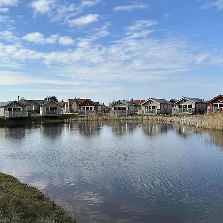 Halcyon Days - Part Of The The Bay Village With Pool, Gym And Direct Access, Pub, Restaurant, Tennis And Meadows Walks 度假居 *