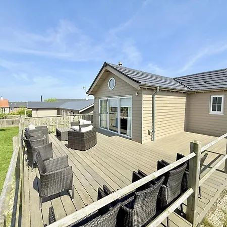 Halcyon Days - Part Of The The Bay Village With Pool, Gym And Direct Access, Pub, Restaurant, Tennis And Meadows Walks 度假居