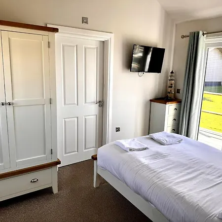 Halcyon Days - Part Of The The Bay Village With Pool, Gym And Direct Access, Pub, Restaurant, Tennis And Meadows Walks 度假居 *